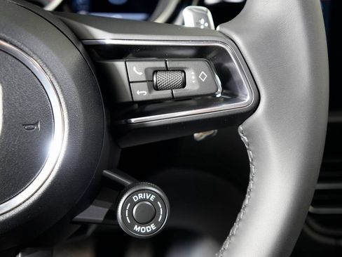 Certified 2026 Porsche Macan AWD/4WD image 24