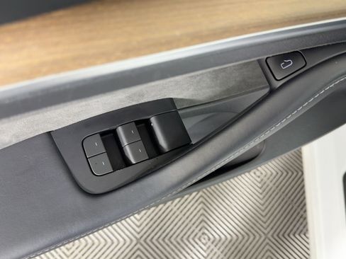 Used 2023 Tesla Model 3 Standard Range image 12