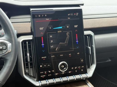 Used 2026 GMC Acadia Denali Ultimate FWD image 14