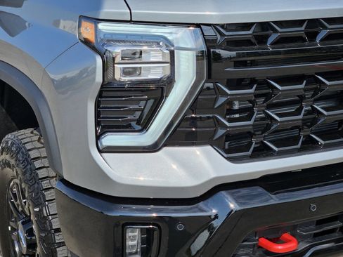 New 2026 Chevrolet Silverado 2500 ZR2 AWD/4WD image 9