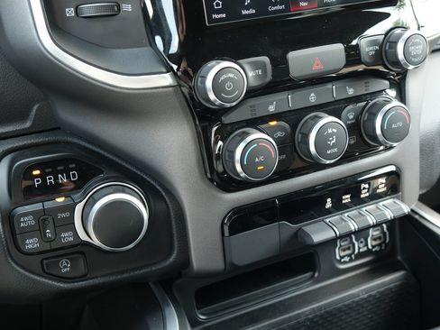 Used 2022 RAM 1500 Big Horn AWD/4WD image 22