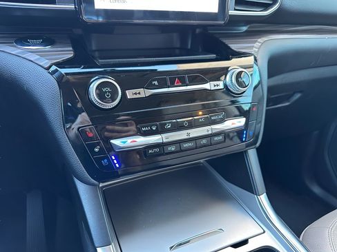 Used 2023 Ford Explorer Limited image 21