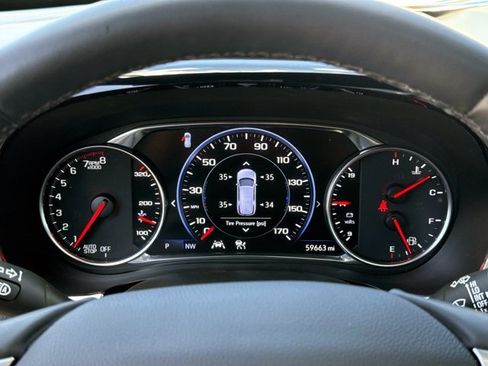 Used 2023 Chevrolet Traverse Premier FWD image 30