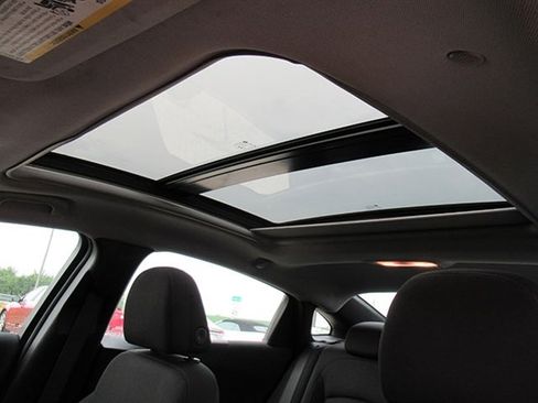 Used 2022 Chevrolet Malibu LT image 32