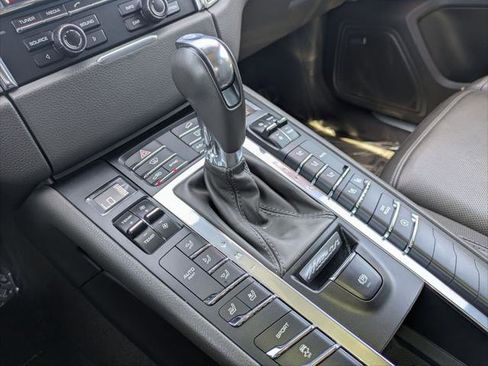 Used 2015 Porsche Macan S AWD/4WD image 18