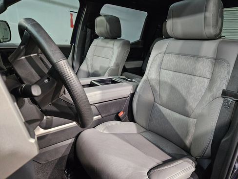 Used 2025 Toyota Tundra Limited AWD/4WD image 23