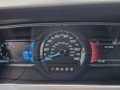 Used 2014 Ford Taurus SEL w/ Equipment Group 201A FWD image 22