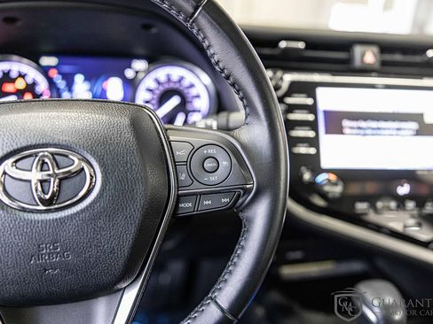 Used 2020 Toyota Camry XLE image 25