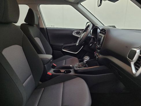 Used 2025 Kia Soul LX image 21