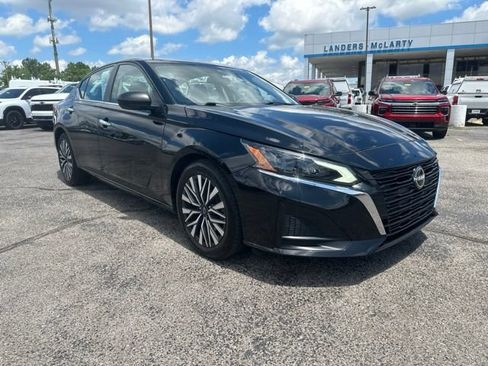 Used 2024 Nissan Altima 2.5 SV FWD image 1