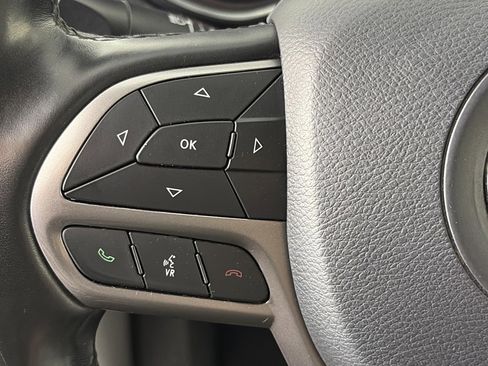 Used 2021 Jeep Cherokee Latitude Lux w/ Comfort/Convenience Group image 17