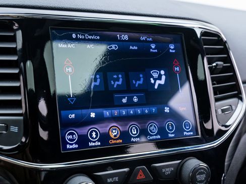 Used 2019 Jeep Grand Cherokee Altitude image 27