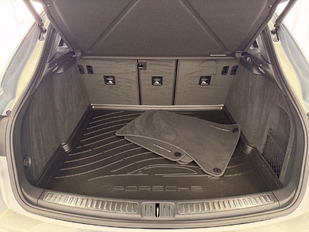 Certified 2026 Porsche Macan AWD/4WD image 27