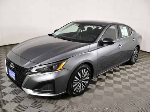 Used 2024 Nissan Altima 2.5 SV FWD image 10