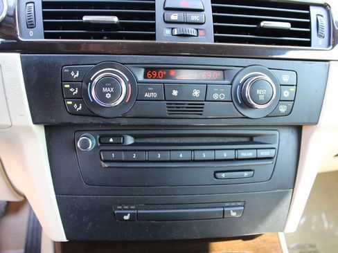 Used 2009 BMW 335i Convertible image 30