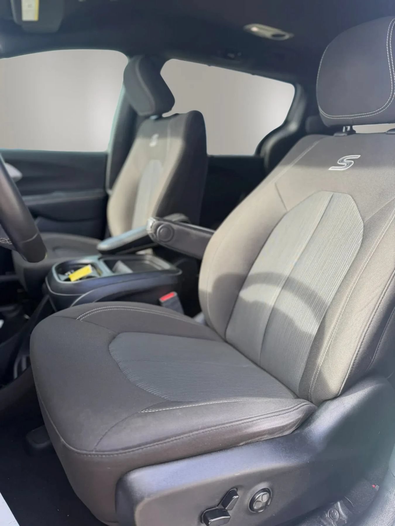 Used 2020 Chrysler Pacifica Touring w/ S Appearance Package FWD image 18