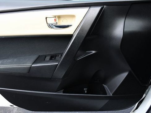 Used 2017 Toyota Corolla LE w/ LE Premium Package w/Moonroof image 17