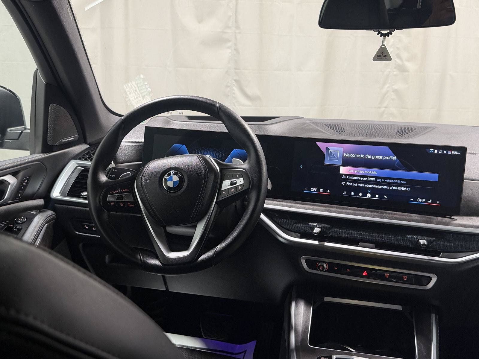 Used 2024 BMW X5 xDrive40i w/ Premium Package AWD/4WD image 3