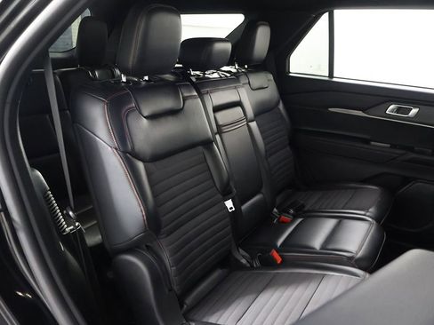Used 2025 Ford Explorer ST-Line w/ ST-Line Street Pack AWD/4WD image 32