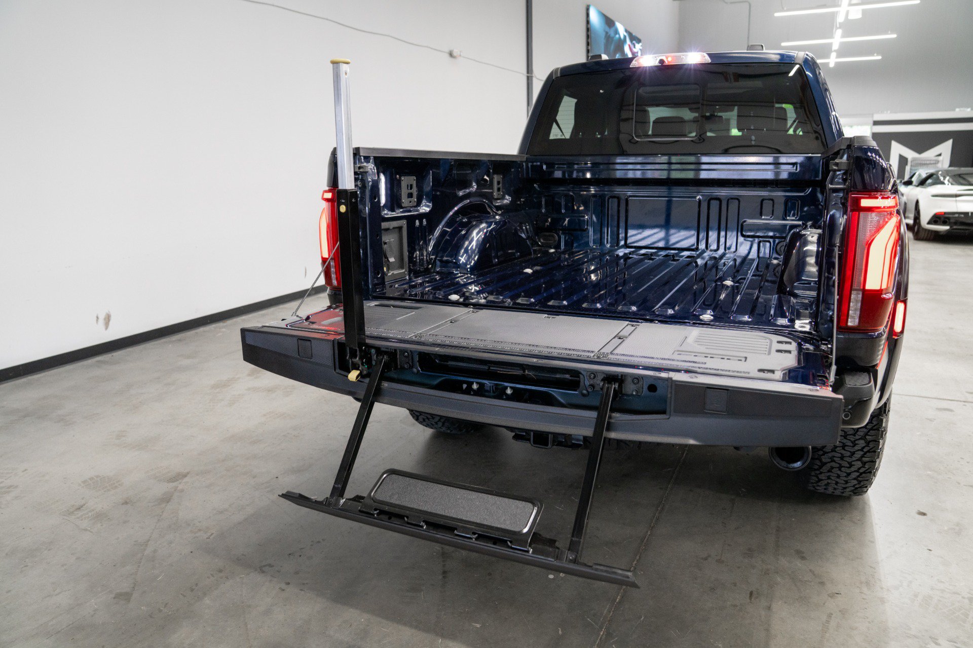 Used 2025 Ford F150 Raptor w/ Equipment Group 803A Raptor R AWD/4WD image 35