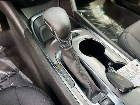 Used 2022 Chevrolet Malibu LT FWD image 16