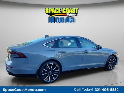 Used 2025 Honda Accord Touring image 3