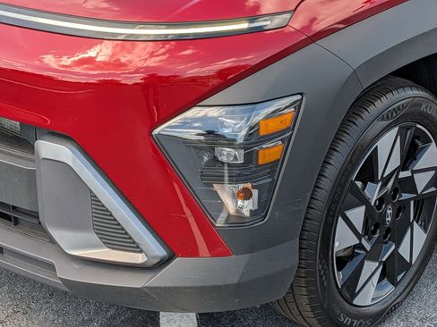 Used 2025 Hyundai Kona SEL FWD image 9