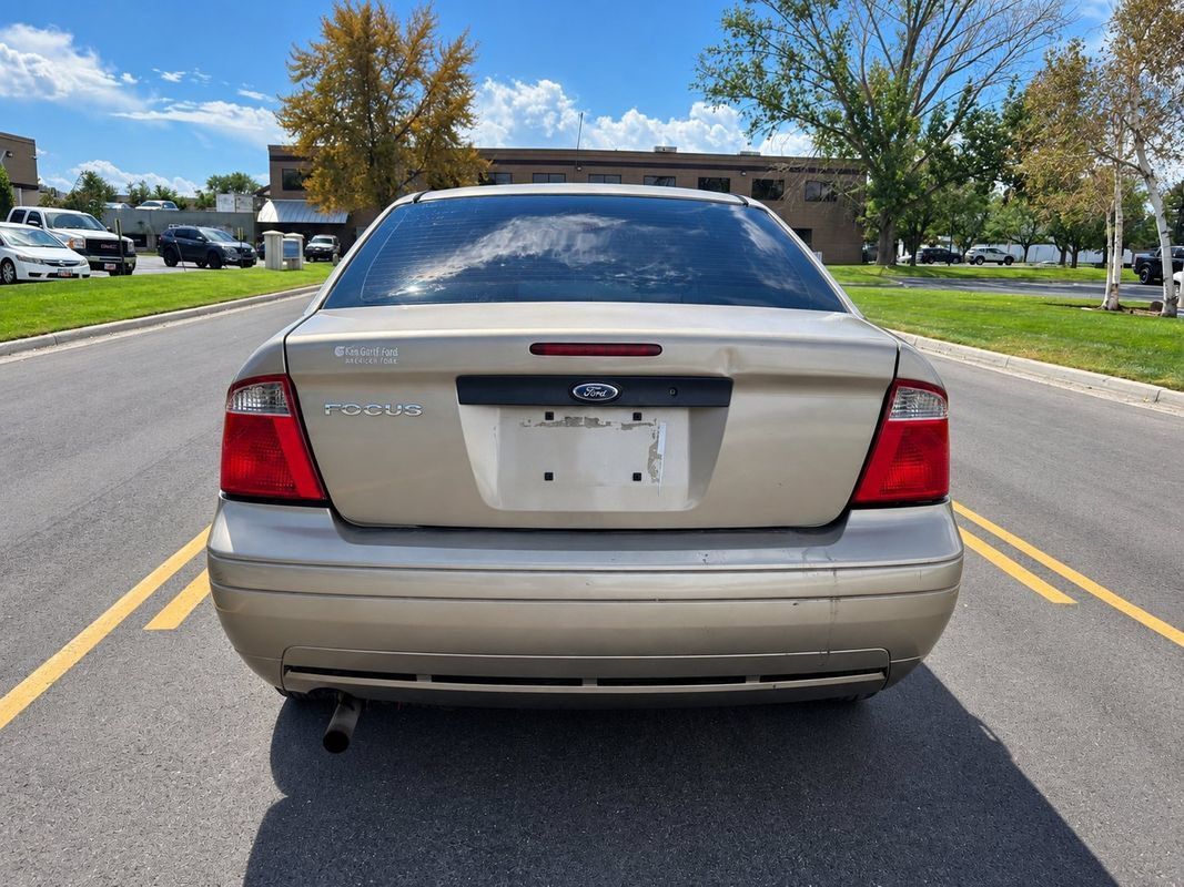 Used 2005 Ford Focus SE FWD image 4