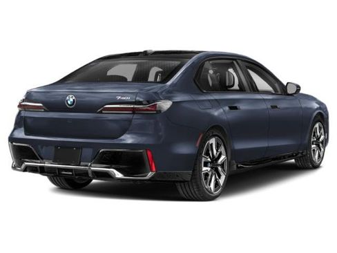 New 2026 BMW 740i w/ Executive Package image 2