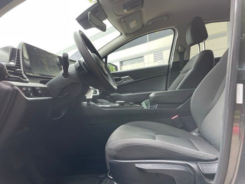 Used 2023 Kia Sportage LX AWD/4WD image 16