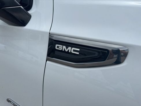 Used 2021 GMC Yukon XL AT4 w/ AT4 Premium Package AWD/4WD image 6