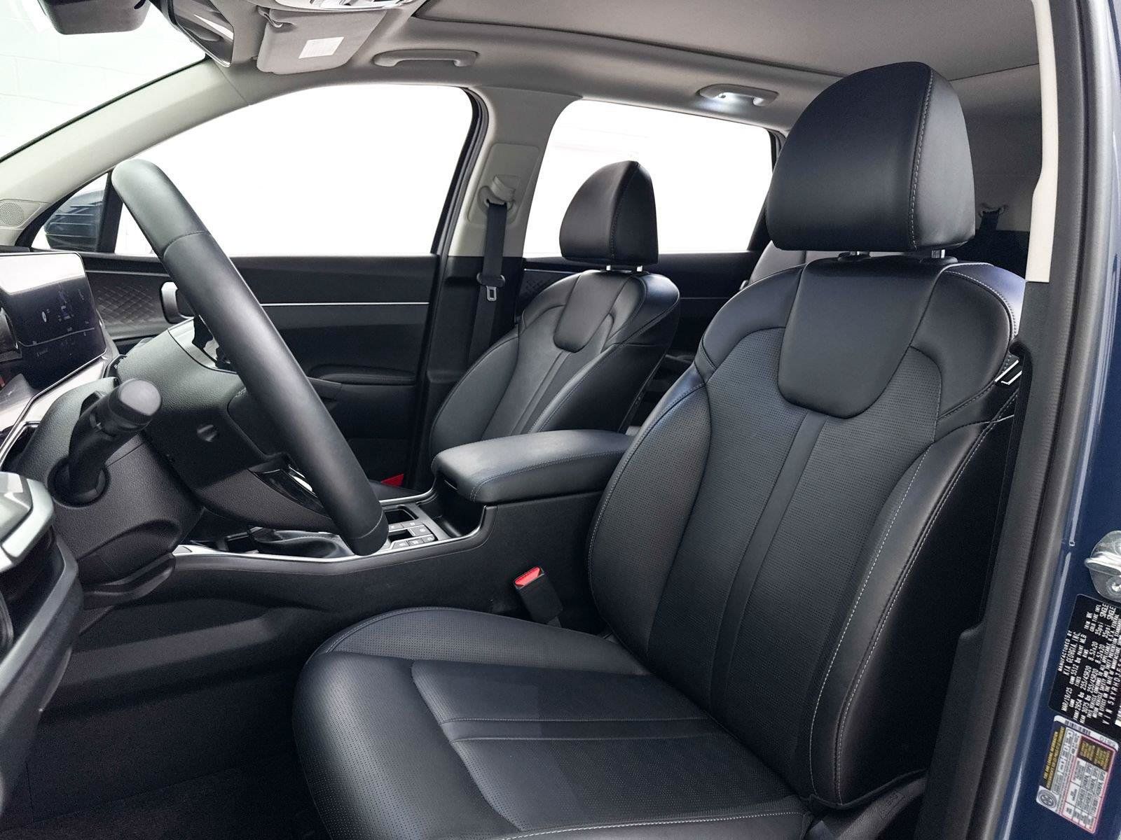 Certified 2025 Kia Sorento EX w/ Panoramic Sunroof Package AWD/4WD image 23