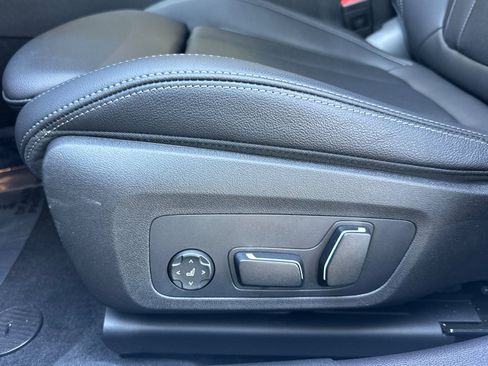 Used 2025 BMW 330i xDrive Sedan w/ Premium Package AWD/4WD image 14