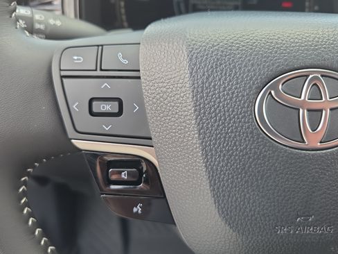 Used 2026 Toyota Camry SE FWD image 19