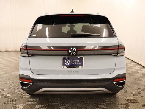 Used 2025 Volkswagen Taos SE w/ Panoramic Sunroof Package image 6
