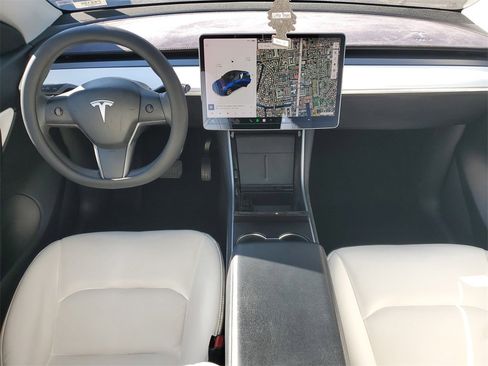 Used 2020 Tesla Model Y Long Range image 9