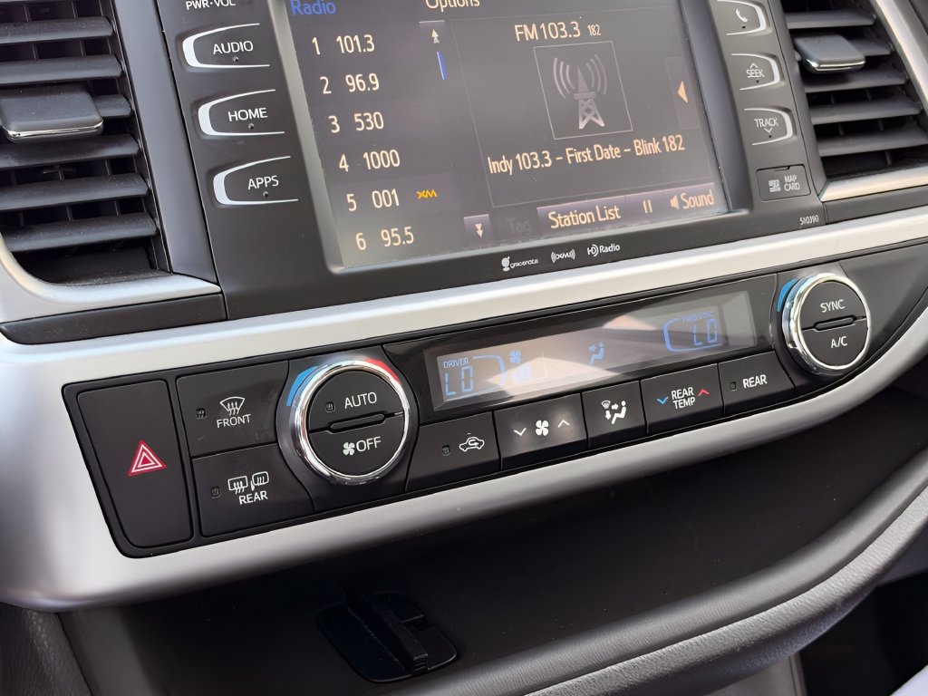 Used 2019 Toyota Highlander XLE AWD/4WD image 33