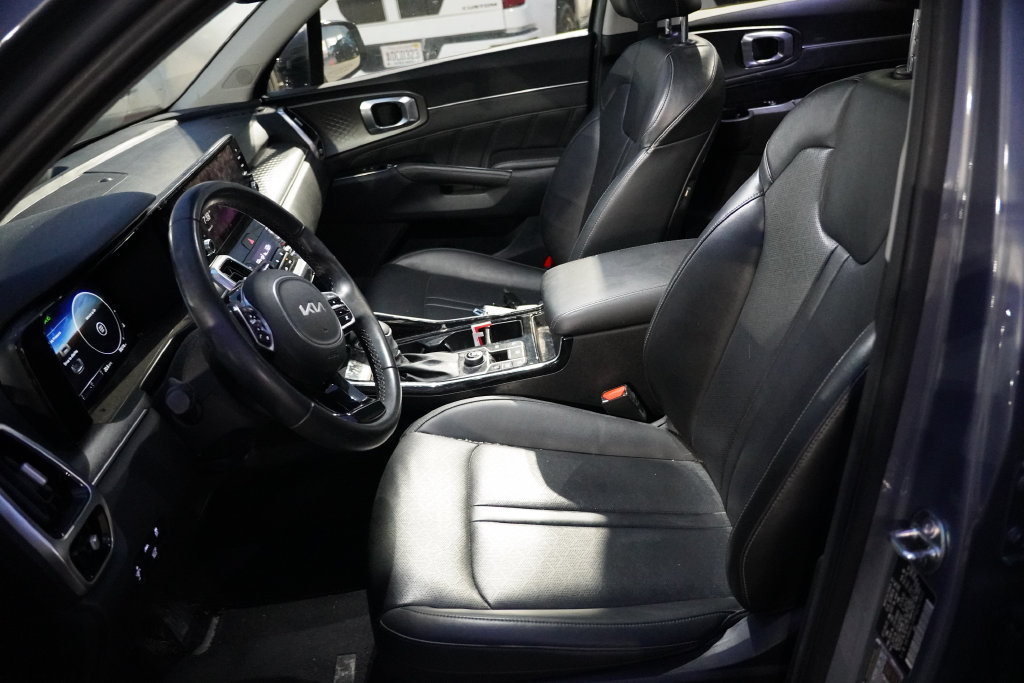 Certified 2023 Kia Sorento SX FWD image 4