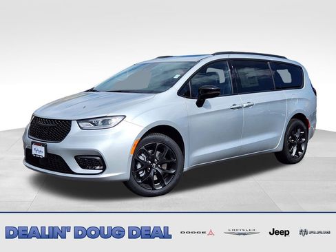 New 2026 Chrysler Pacifica Limited w/ S Appearance Package image 1