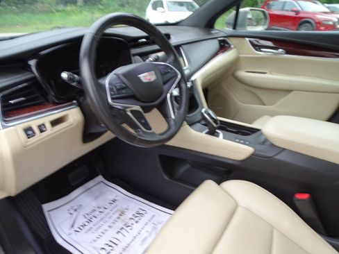 Used 2017 Cadillac XT5 Luxury AWD/4WD image 14