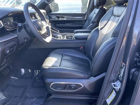 Used 2022 Jeep Wagoneer Series II w/ Premium Group I image 11