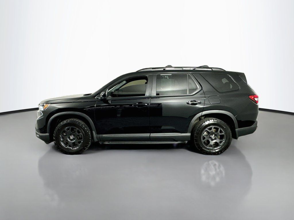 Used 2023 Honda Pilot TrailSport image 5