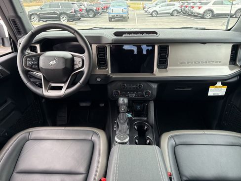 New 2025 Ford Bronco Outer Banks w/ Sasquatch Package AWD/4WD image 8