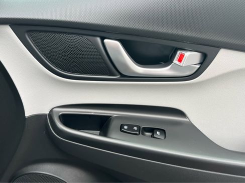 Certified 2022 Hyundai Kona SEL w/ Convenience Package image 17