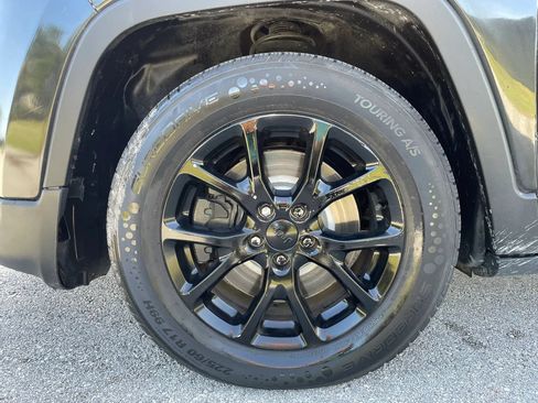 Used 2015 Jeep Cherokee Latitude FWD image 11
