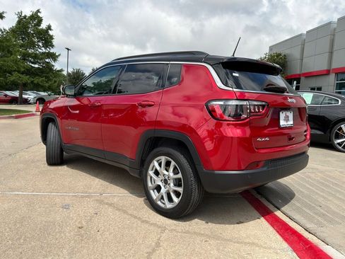 Used 2025 Jeep Compass Limited AWD/4WD image 8