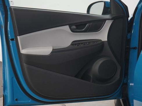 Used 2023 Hyundai Kona SE w/ Cargo Package image 19