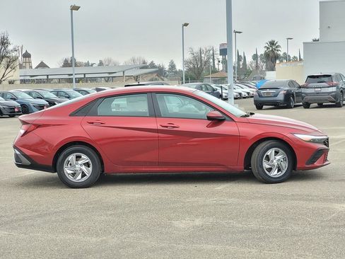 New 2026 Hyundai Elantra SE image 3
