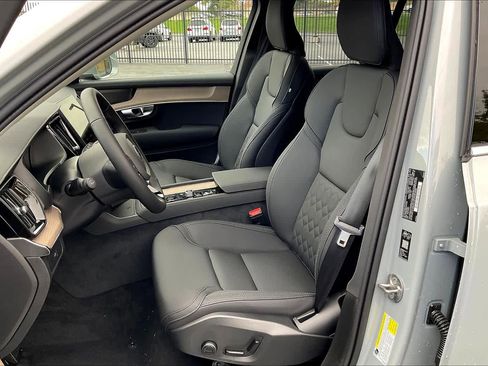 New 2026 Volvo XC90 B5 Plus image 11