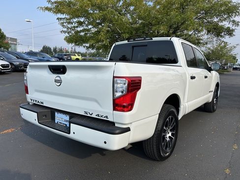 Used 2023 Nissan Titan SV image 9